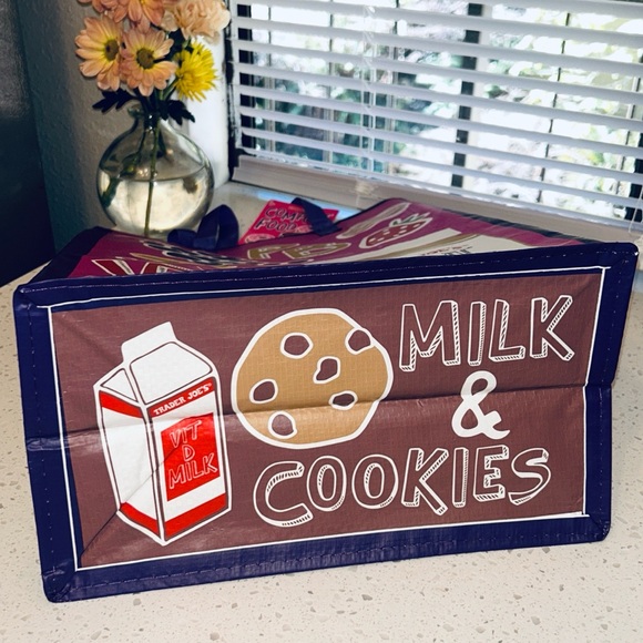 🍟 Trader Joe’s Ultimate Comfort Foods Tote Bag 16” x 13” NWT - Picture 6 of 8